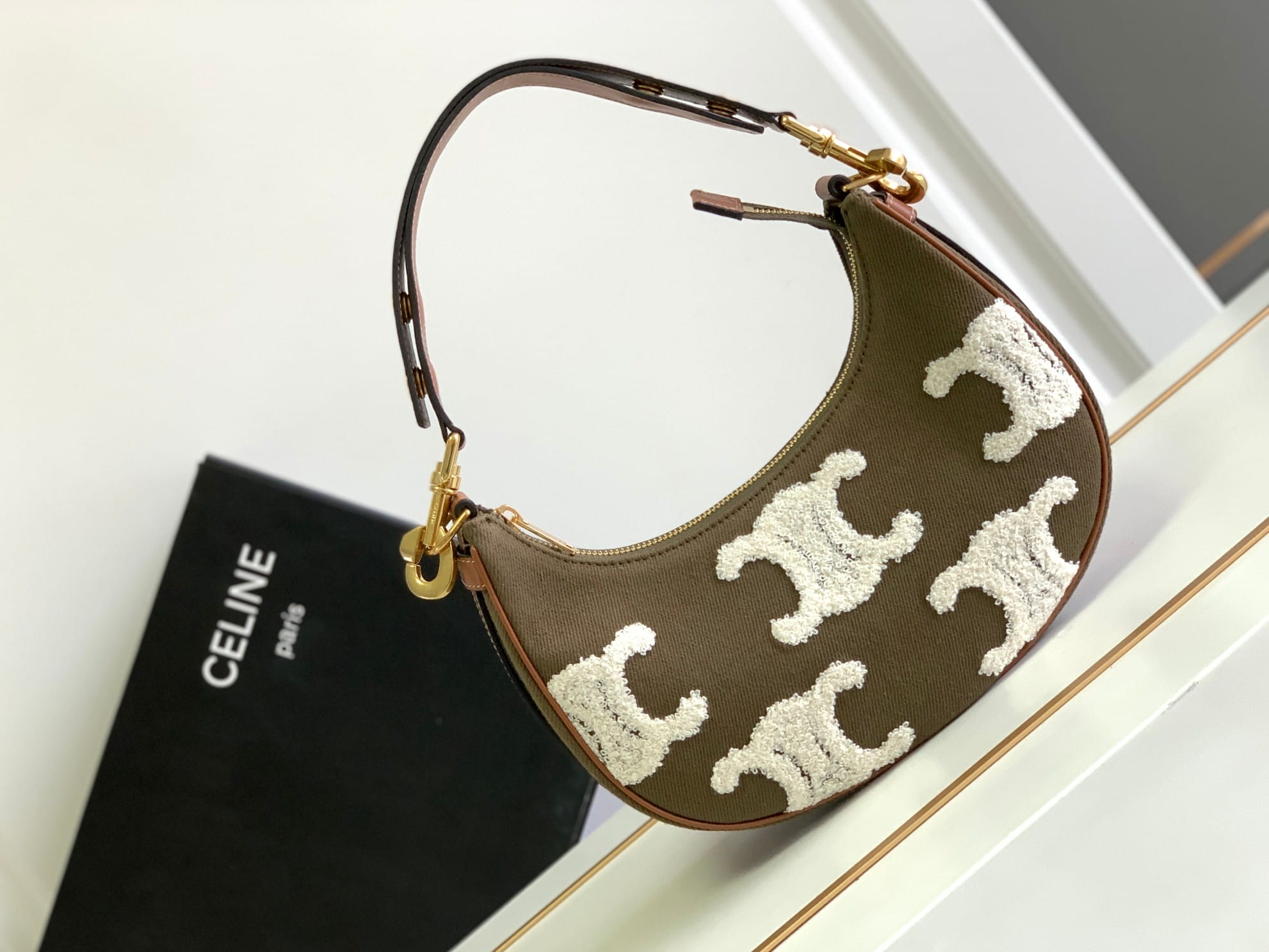 YSL Style Ava Strap 49 Etoupe detail 3