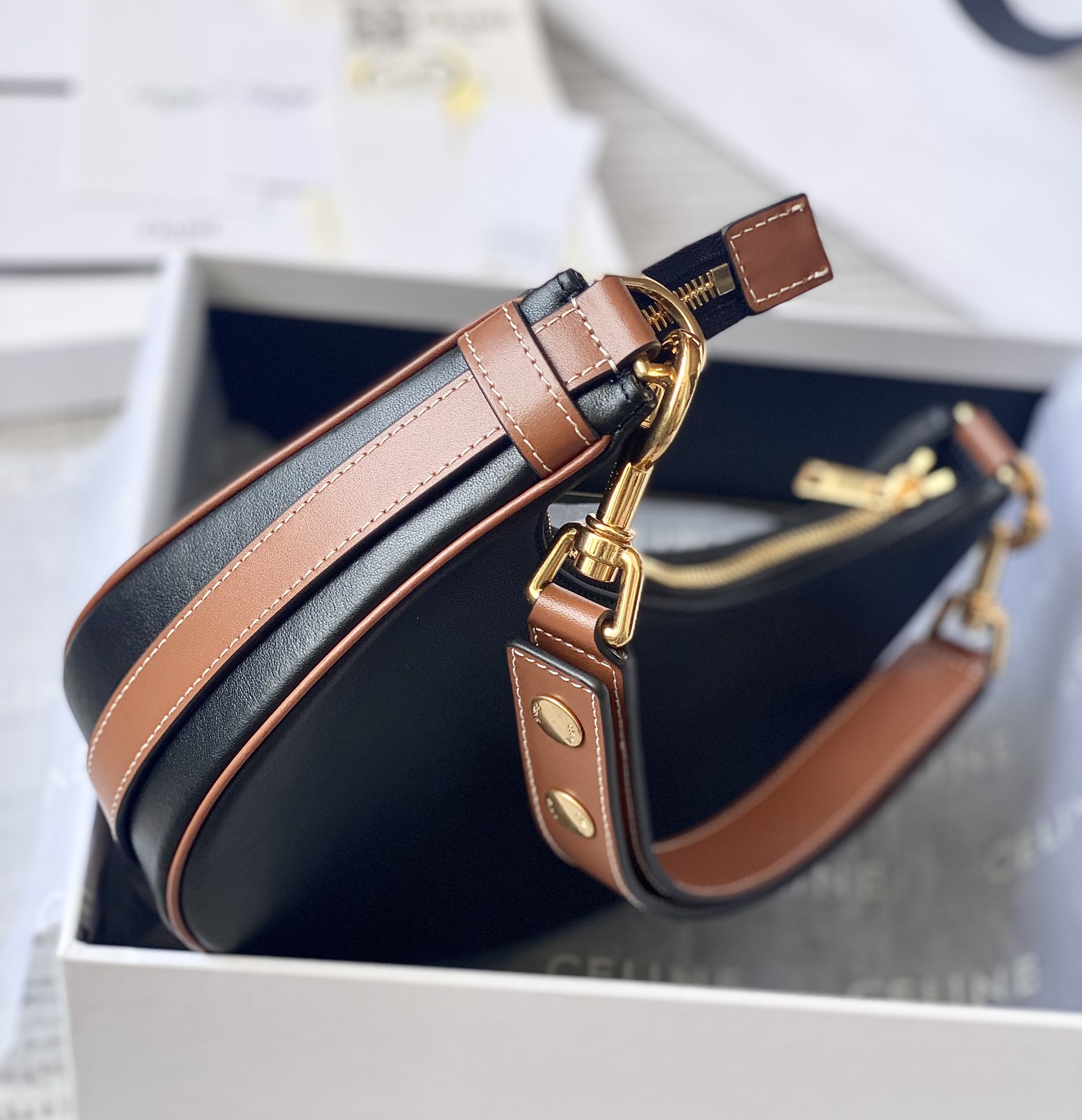 YSL Style Ava Strap 49 Etoupe detail 4