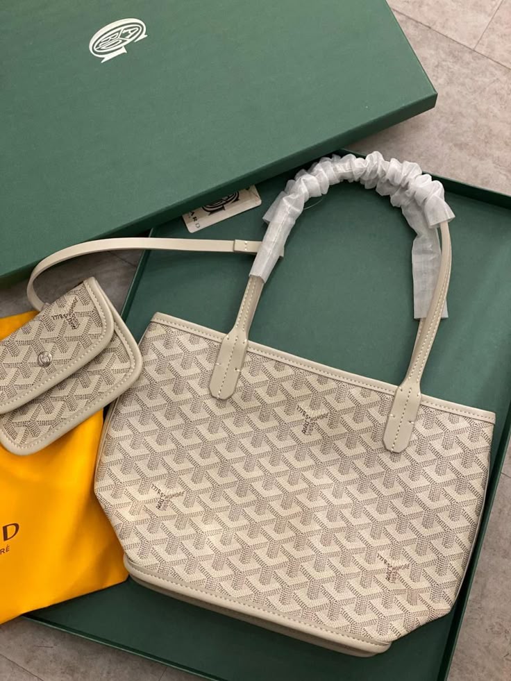 Goyard Style Jodie Small 70 Beige detail 2