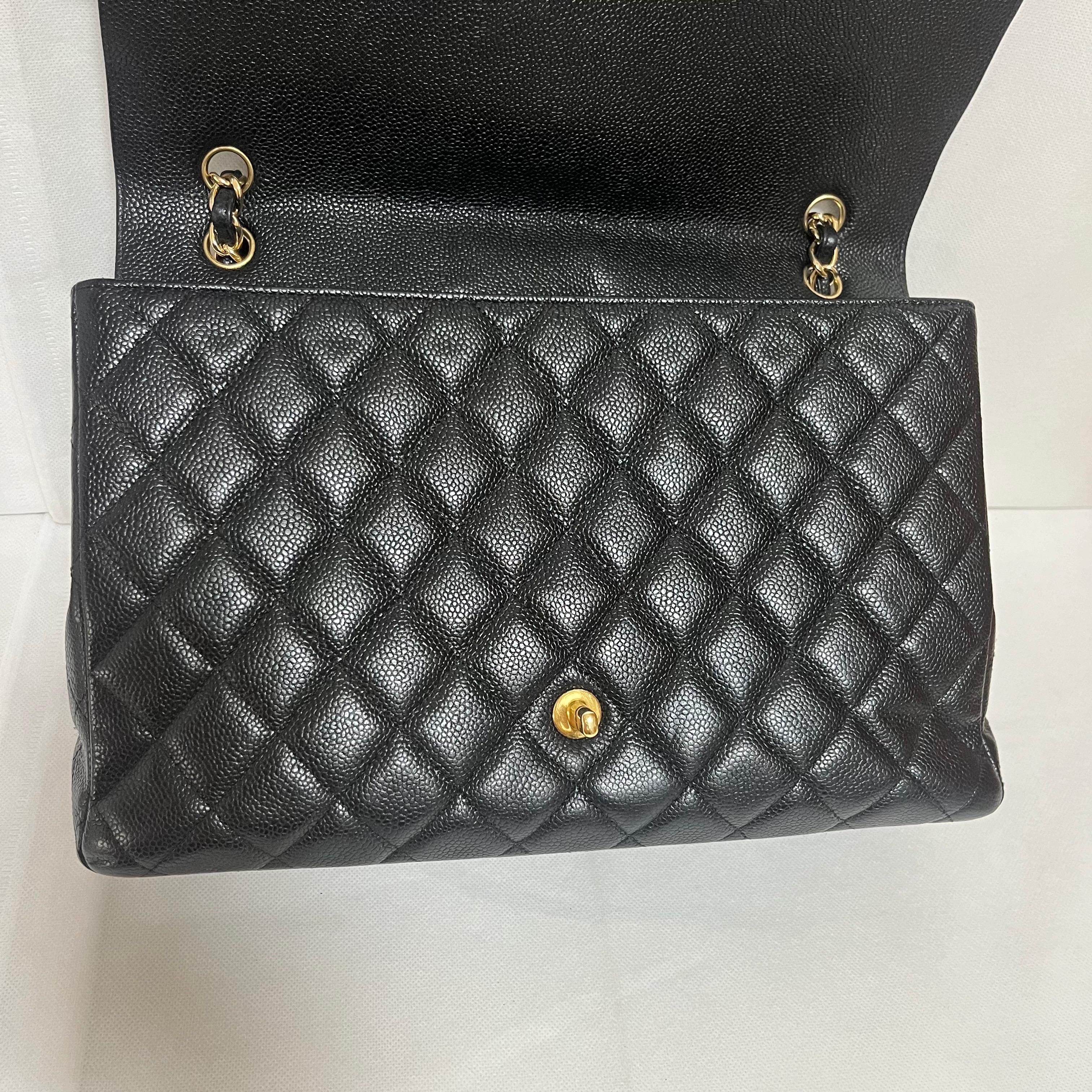 LV Style Classic Flap 78 Caviar Black detail 2