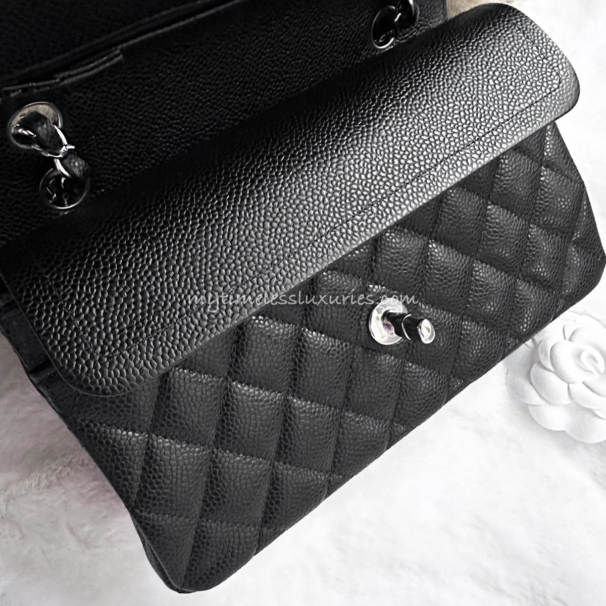 LV Style Classic Flap 78 Caviar Black detail 4