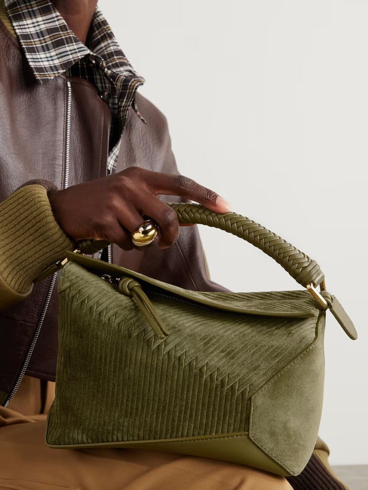 Loewe Style Dionysus 86 Olive detail 2