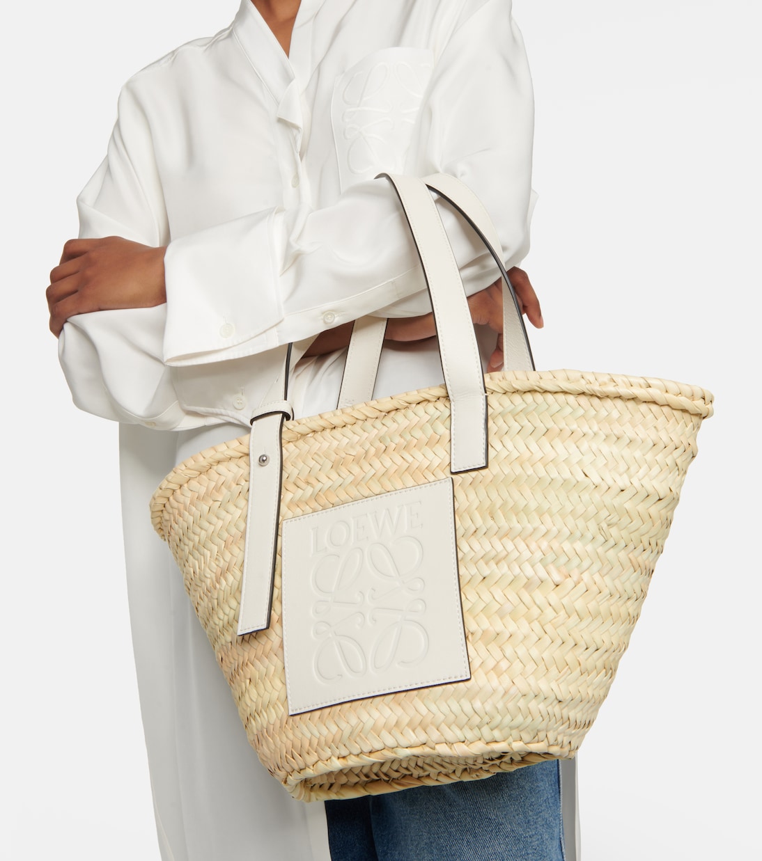 Loewe Style Cabas 16 113 Almond detail 3
