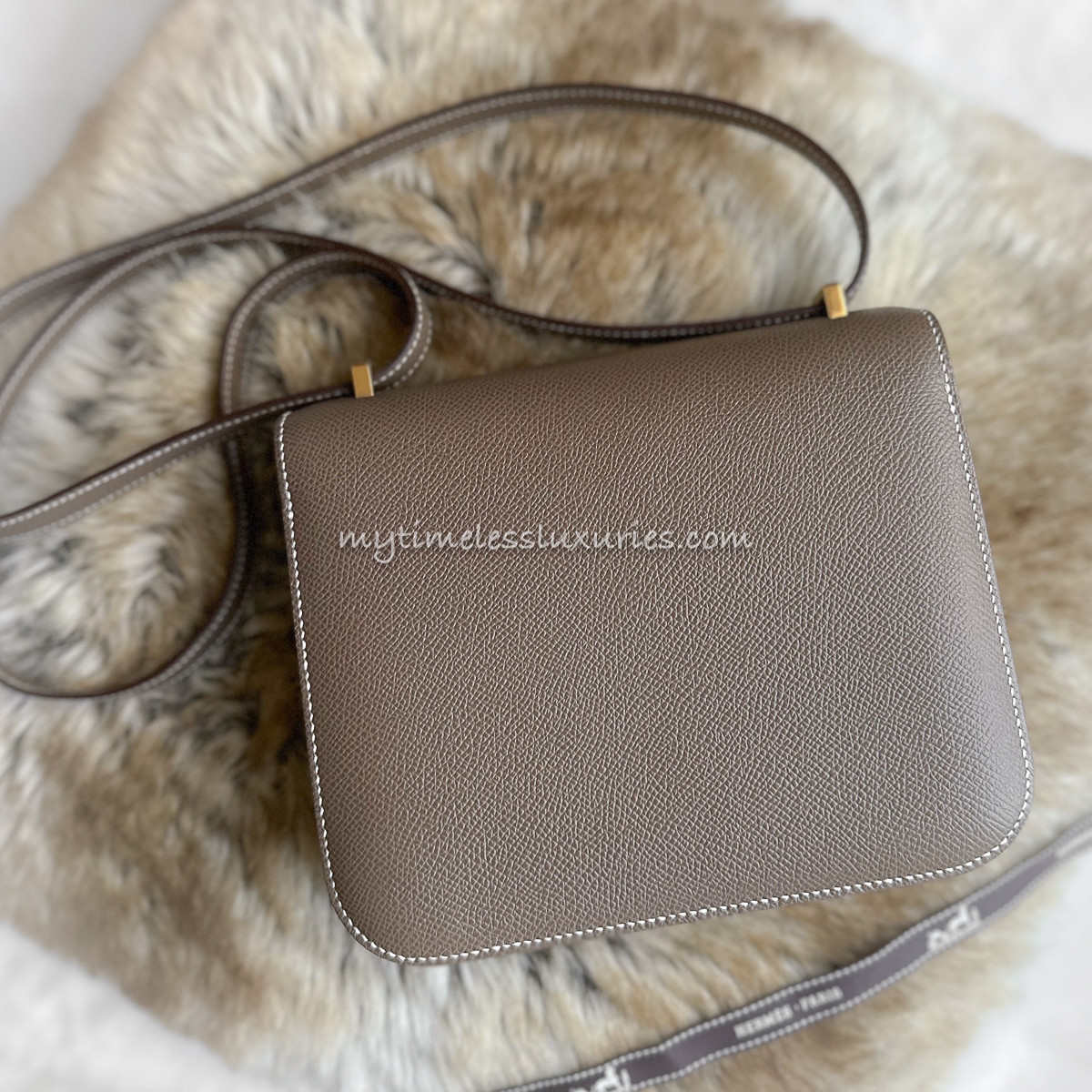 Dior Style Constance Mini 118 Almond detail 2