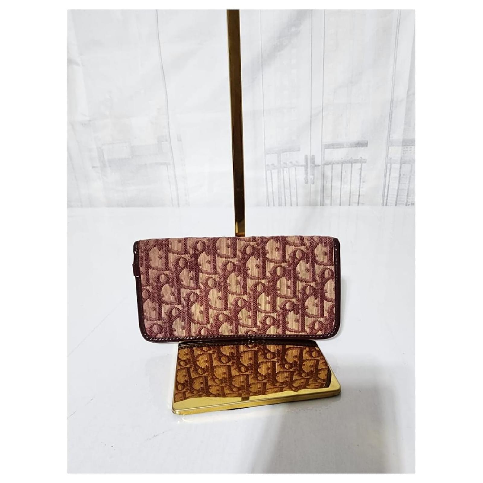 Dior Style Classic Flap 121 Bordeaux detail 3