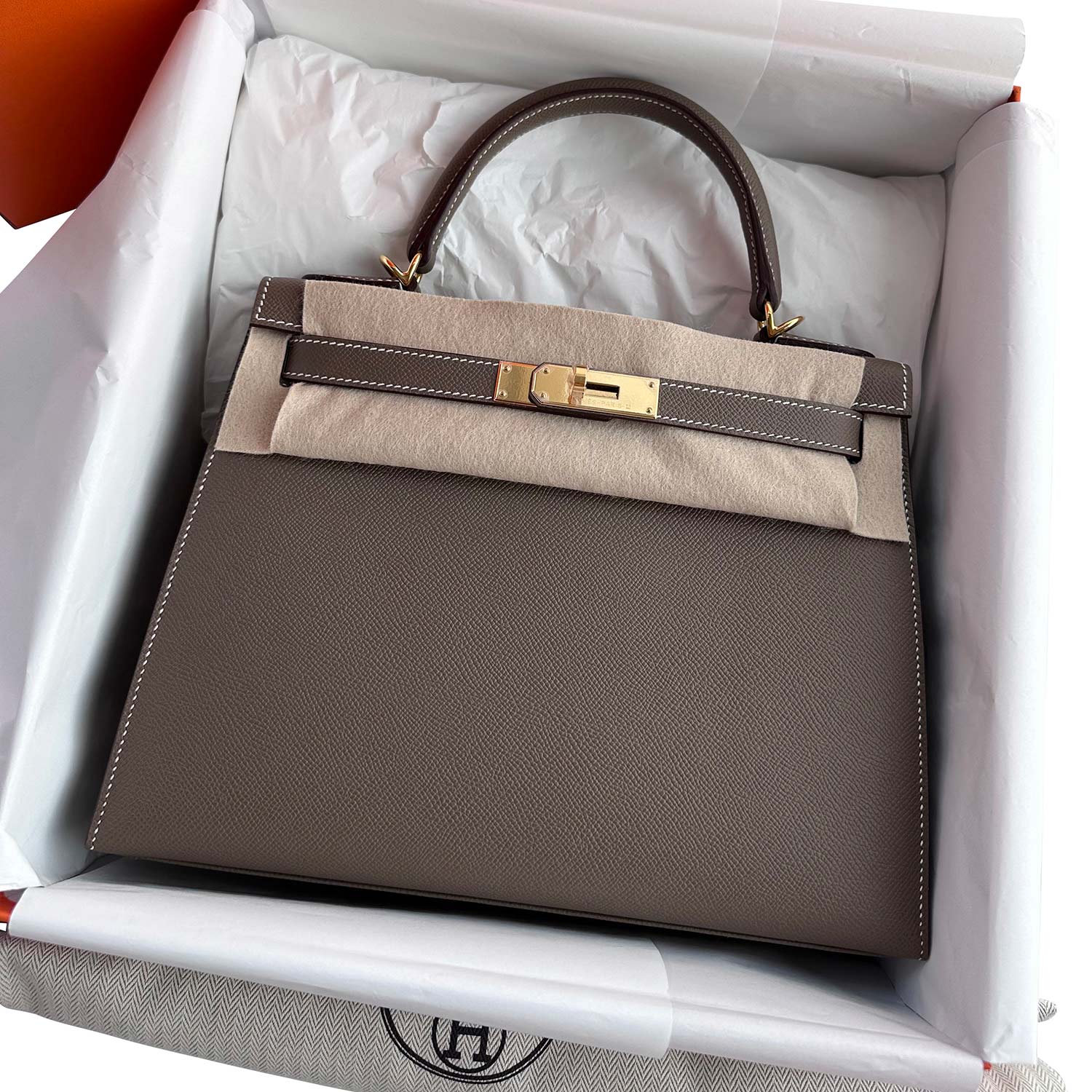 Loewe Style Saddle Bag 124 Almond detail 2