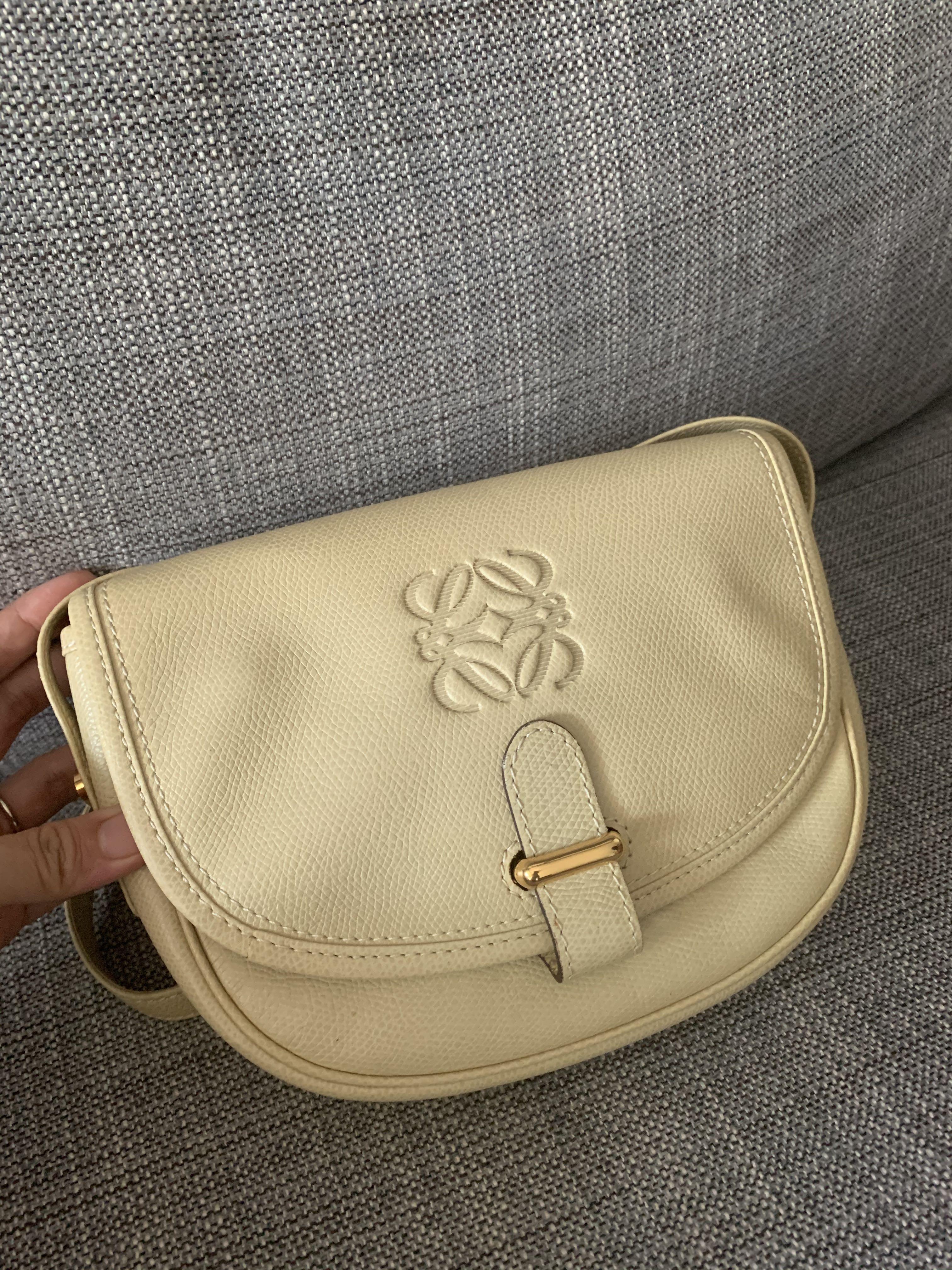 Loewe Style Saddle Bag 124 Almond detail 3