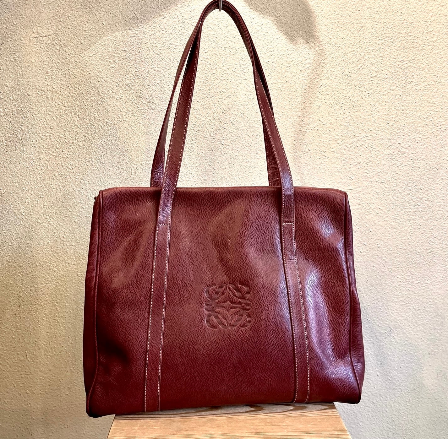 Loewe Style Luco Tote 186 Bordeaux detail 2
