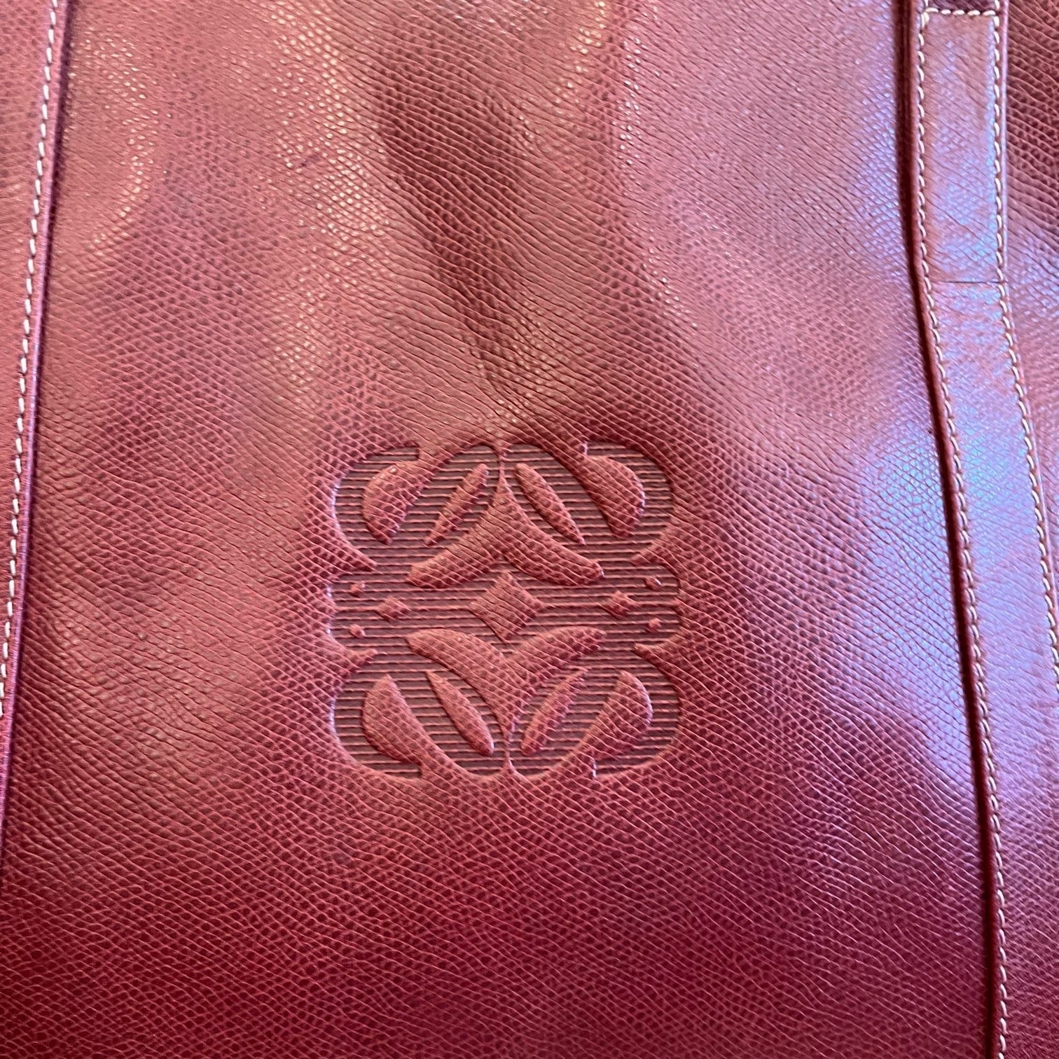 Loewe Style Luco Tote 186 Bordeaux detail 4