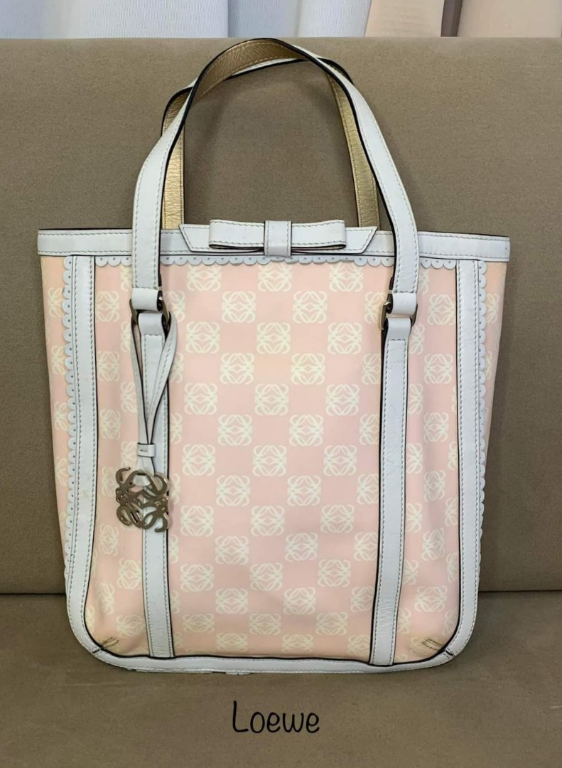 Loewe Style Monogram Tote 190 Fondant detail 3