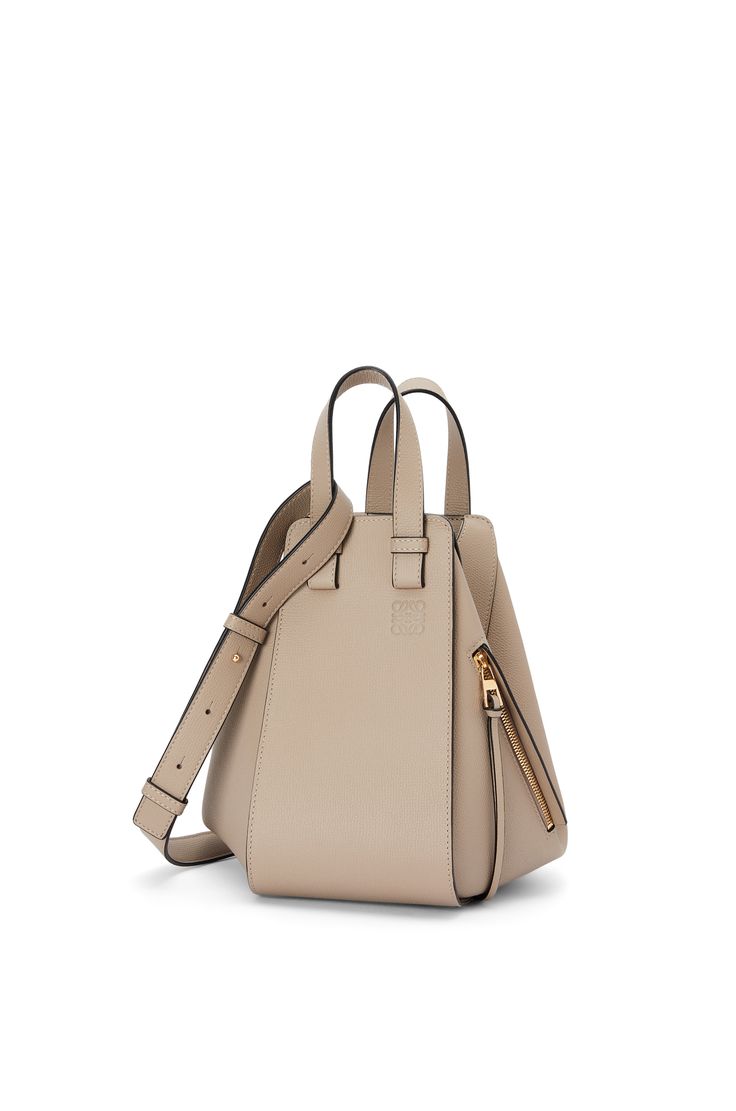 Loewe Style Classic Flap 207 Beige detail 2