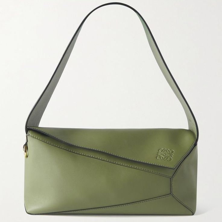 Loewe Style Classic Flap 213 Olive detail 3