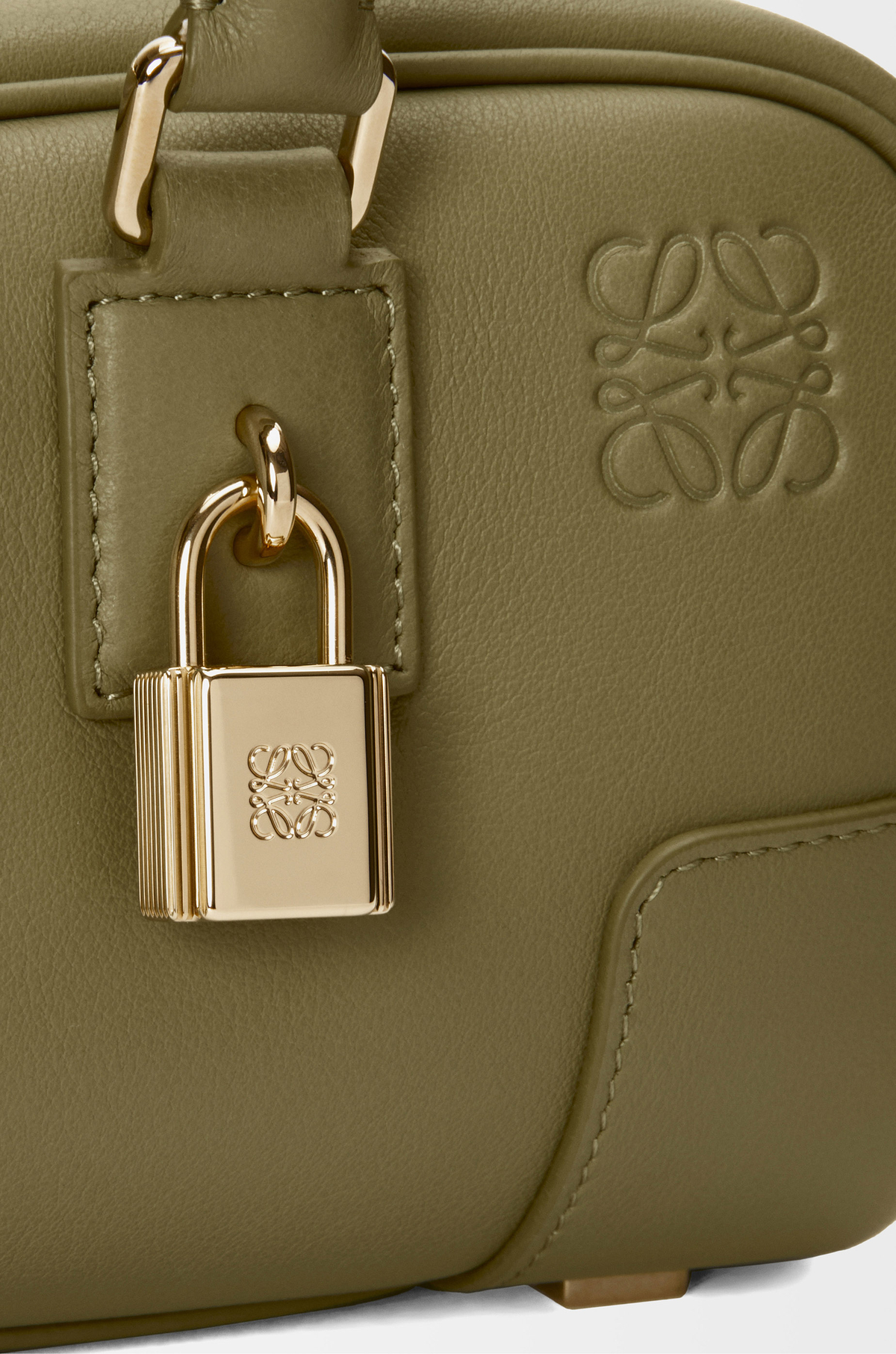 Loewe Style Classic Flap 213 Olive detail 4