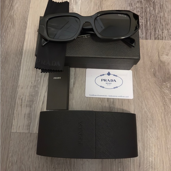 Prada Style Retro Square 49 Black / Gold detail 4