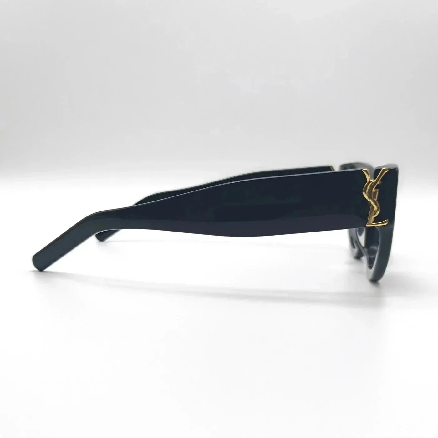 YSL Style M32 Cat-Eye Black / Gold detail 2