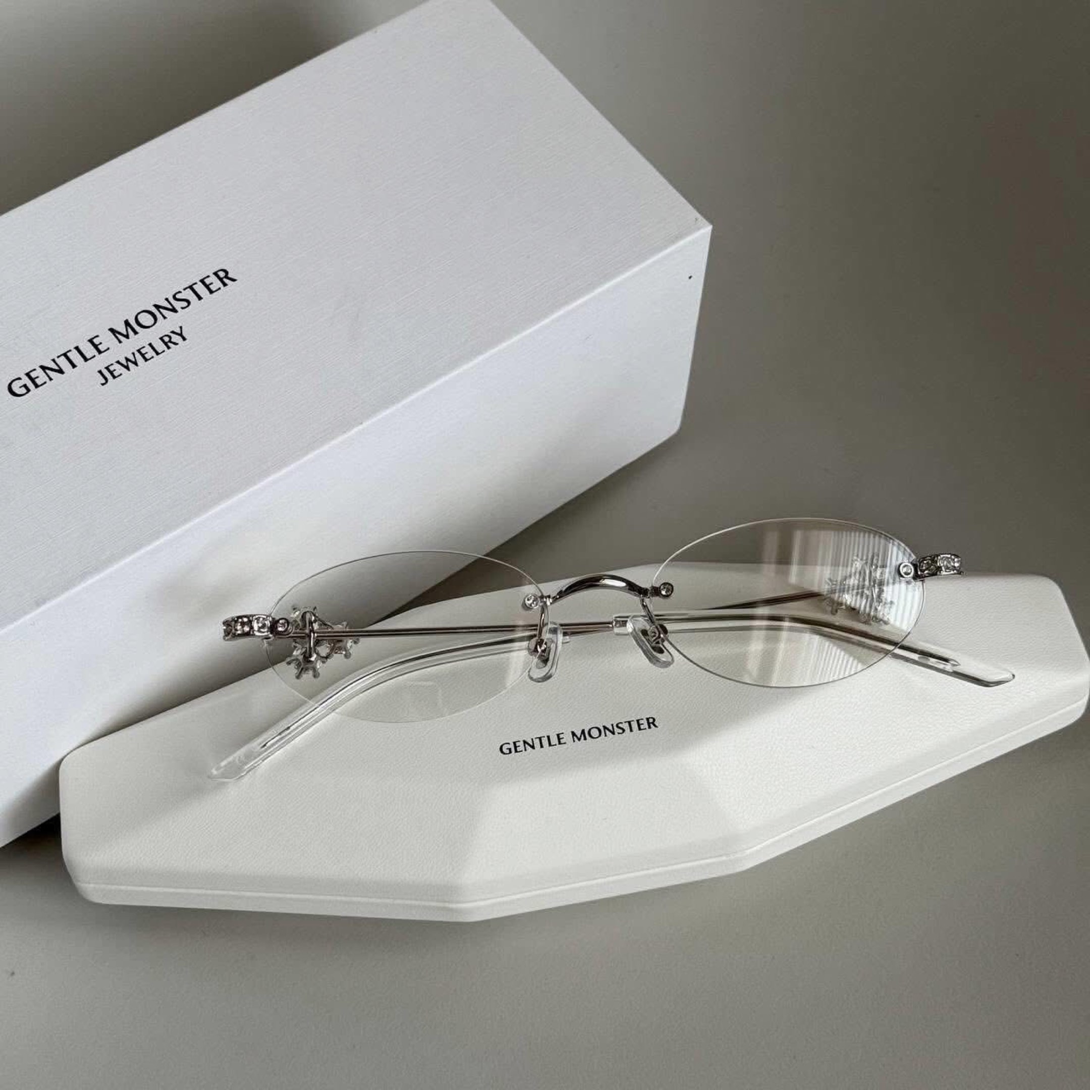 Gentle Monster Style Rimless Rectangle 75 Matte Black detail 2