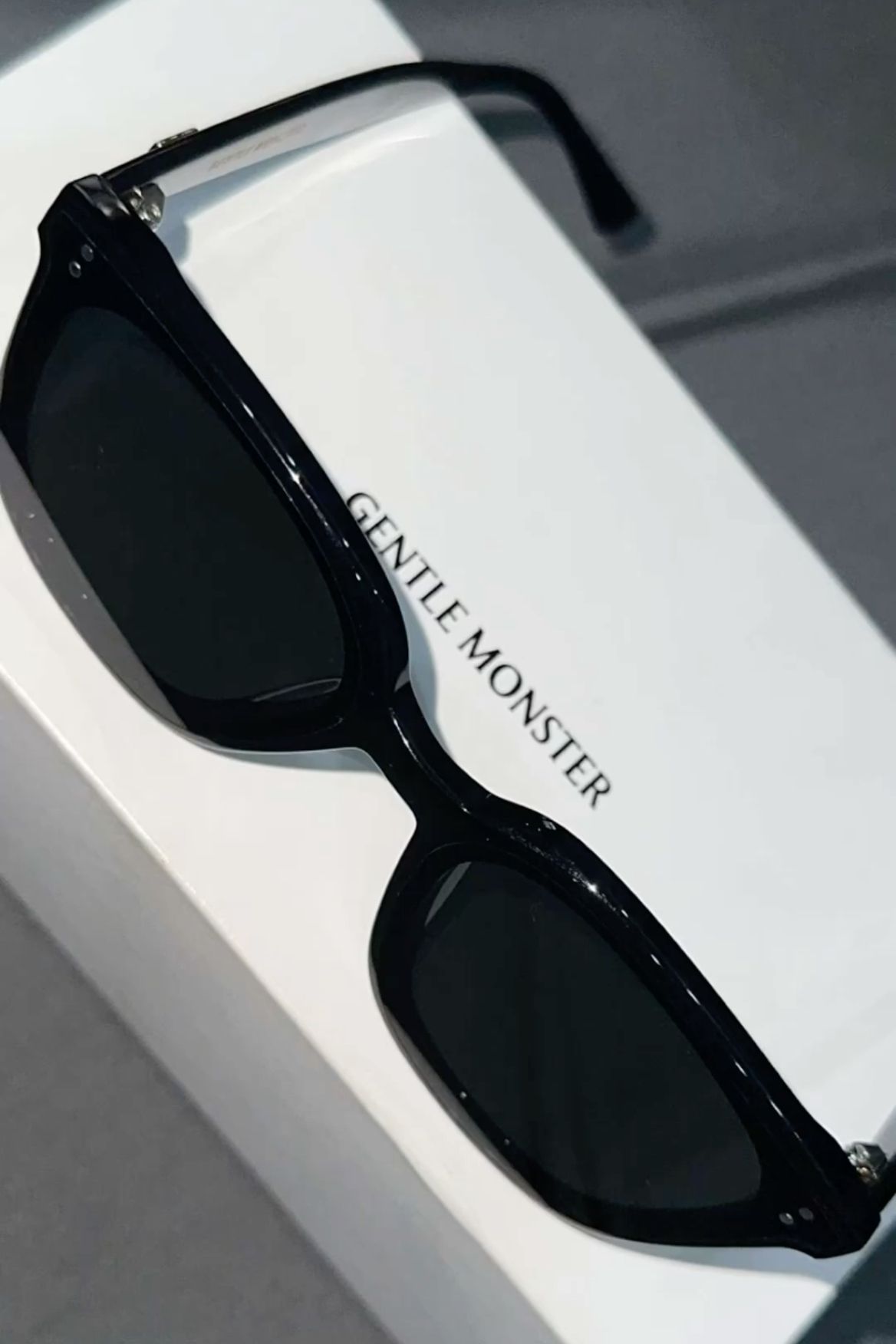 Gentle Monster Style Rimless Rectangle 75 Matte Black detail 4