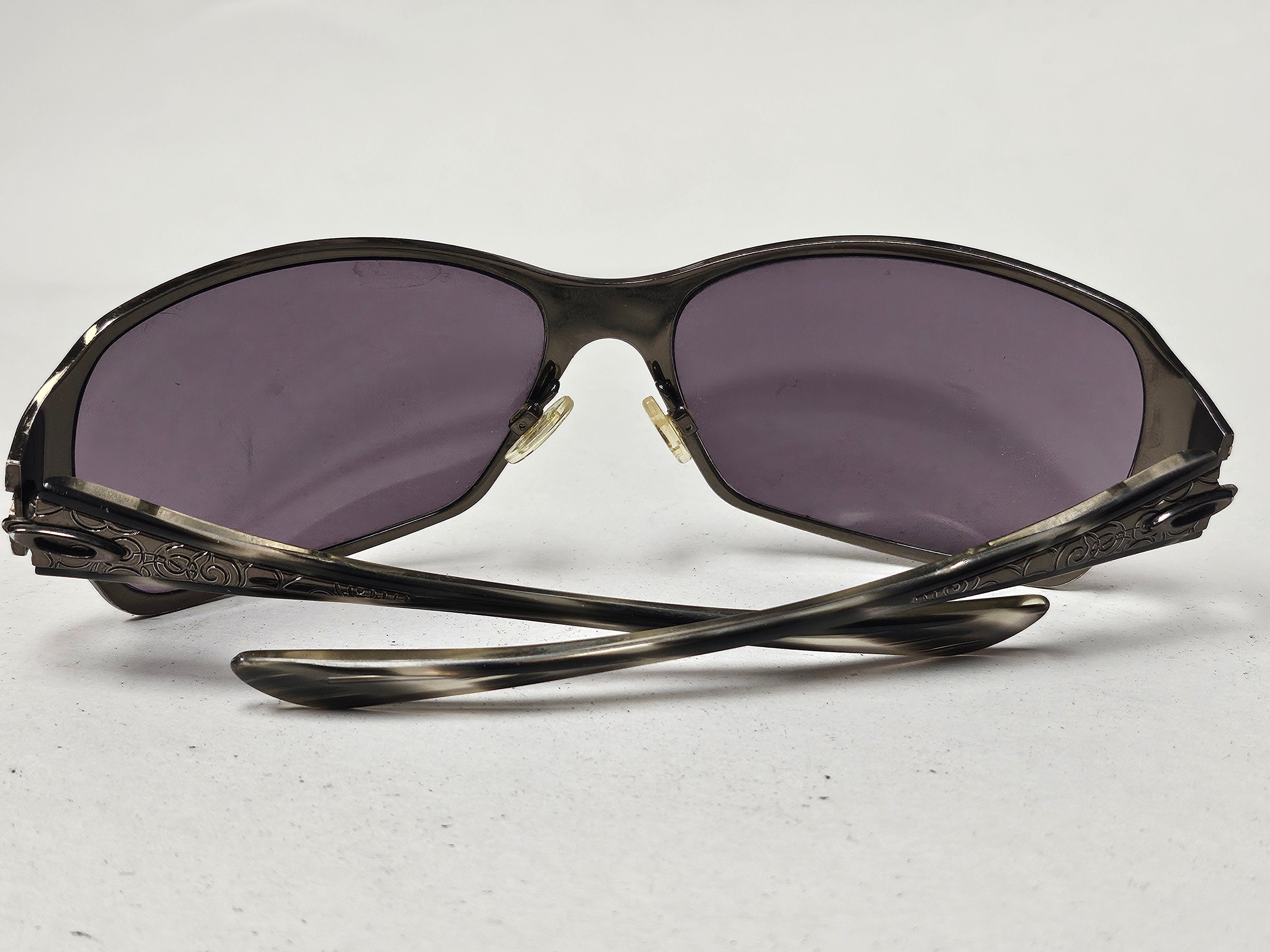 Oakley Style Shield Sunglasses 167 Tortoise detail 2