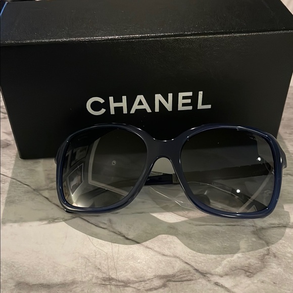 Chanel Style Oversized Square 113 Blue Mirror detail 4
