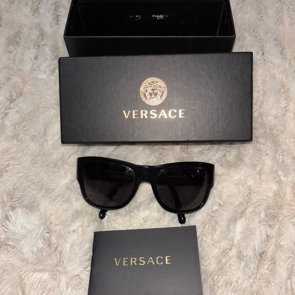 Versace Style Wayfarer Classic 119 Black / Gold detail 3