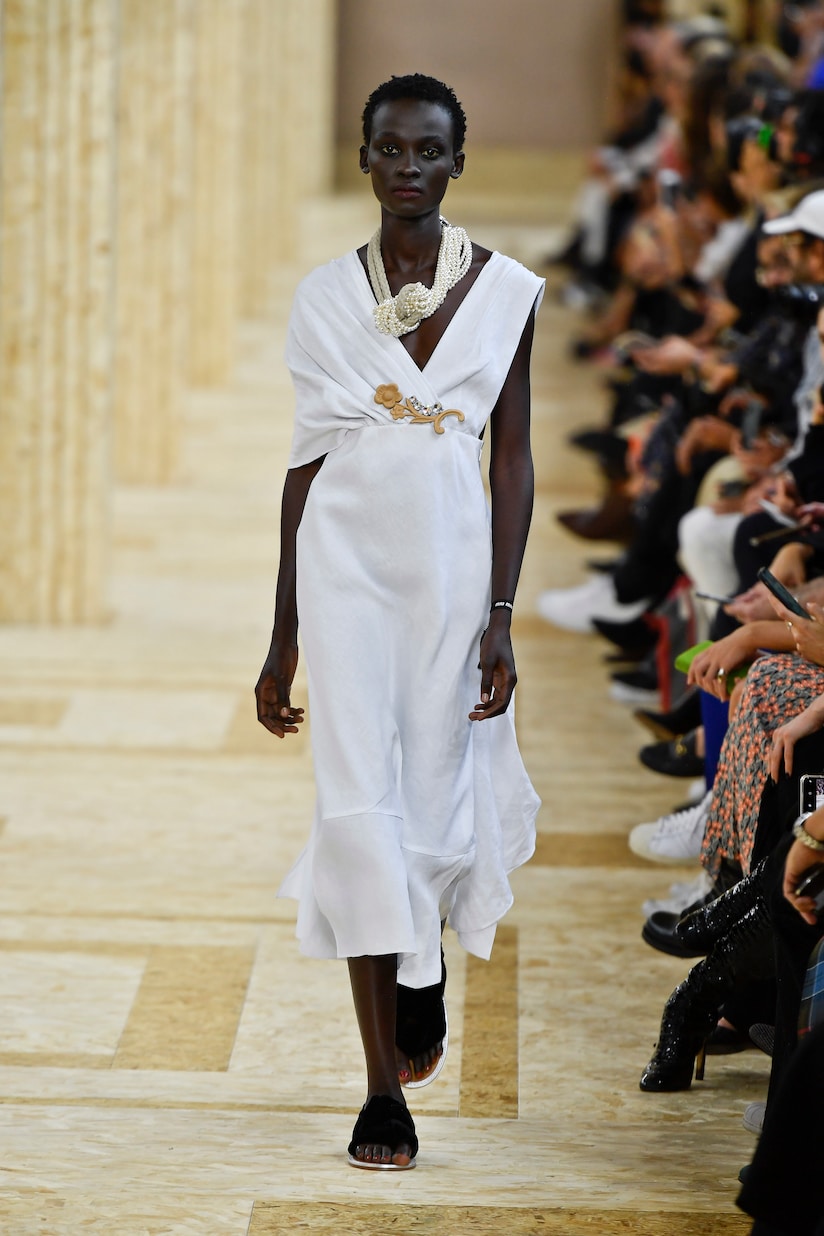 Miu Miu Style Regard Runway White / Grey detail 3