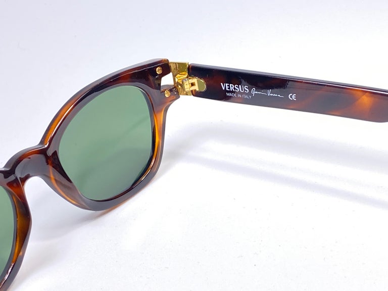 Versace Style Wayfarer Classic 166 Tortoise detail 2
