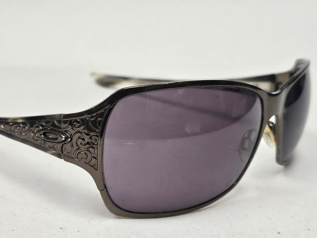 Oakley Style Shield Sunglasses 167 Tortoise detail 3