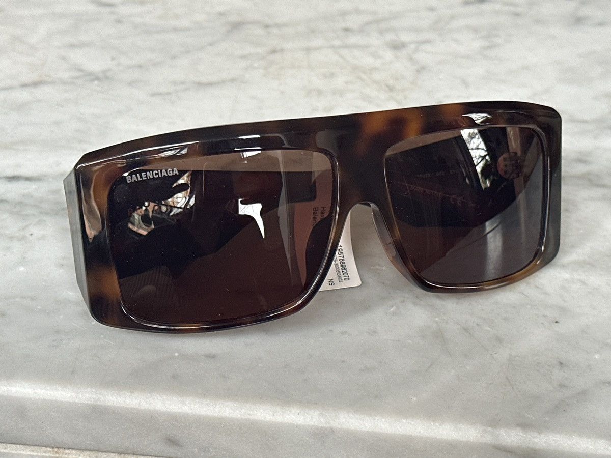 Balenciaga Style Retro Square 216 Tortoise detail 2