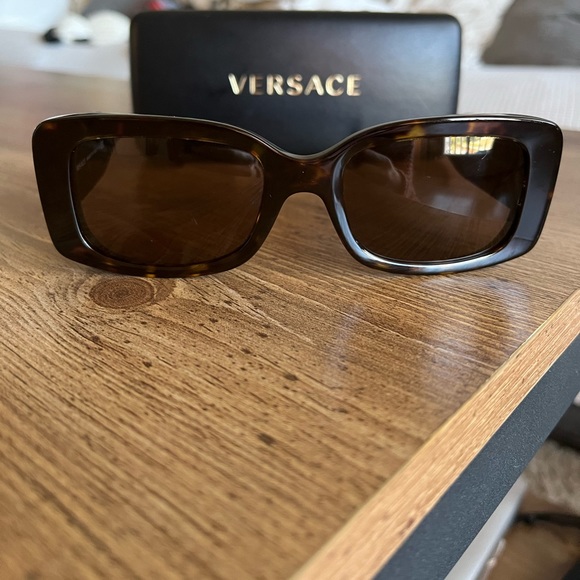 Versace Style Retro Square 222 Tortoise detail 2