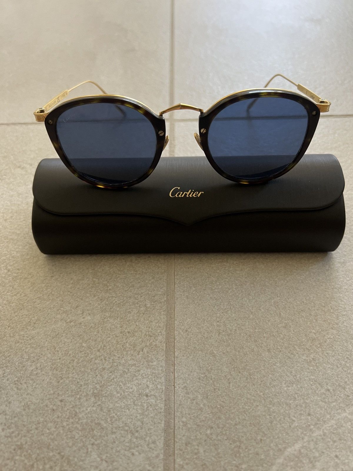 Cartier Style Clubmaster Round 237 Black / Gold detail 4
