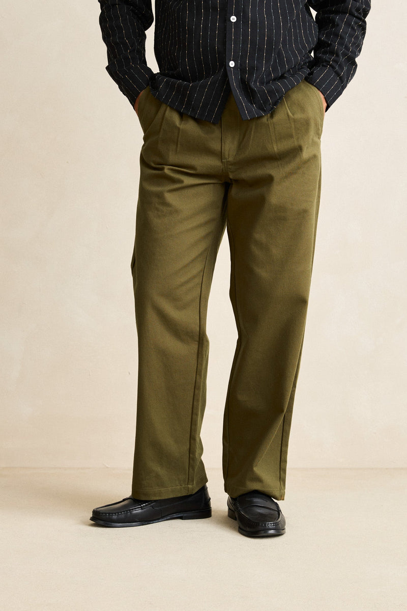Essentials Style Pleated Trouser 217 Olive detail 2