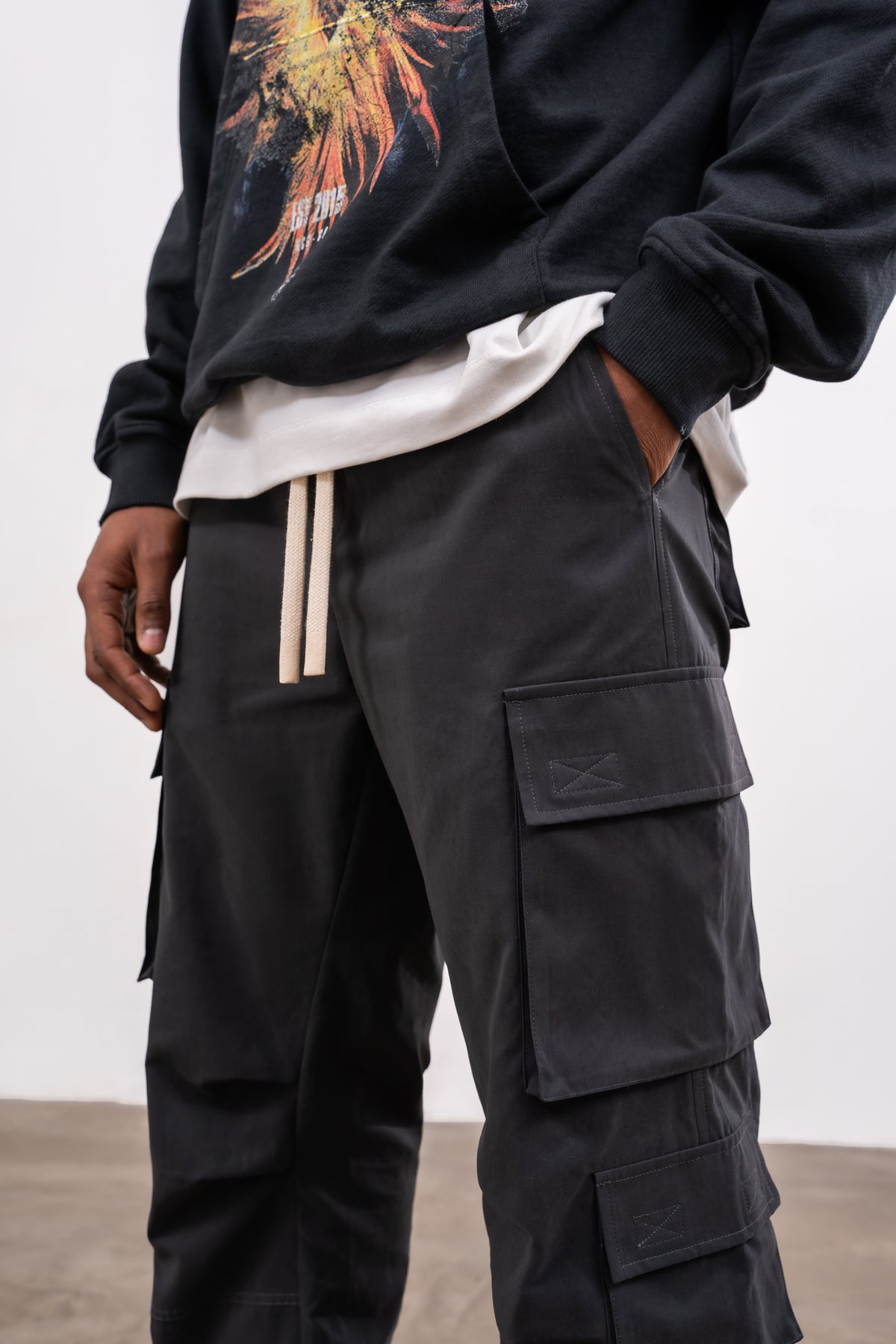 Essentials Style Nylon Cargo 66 Charcoal detail 2