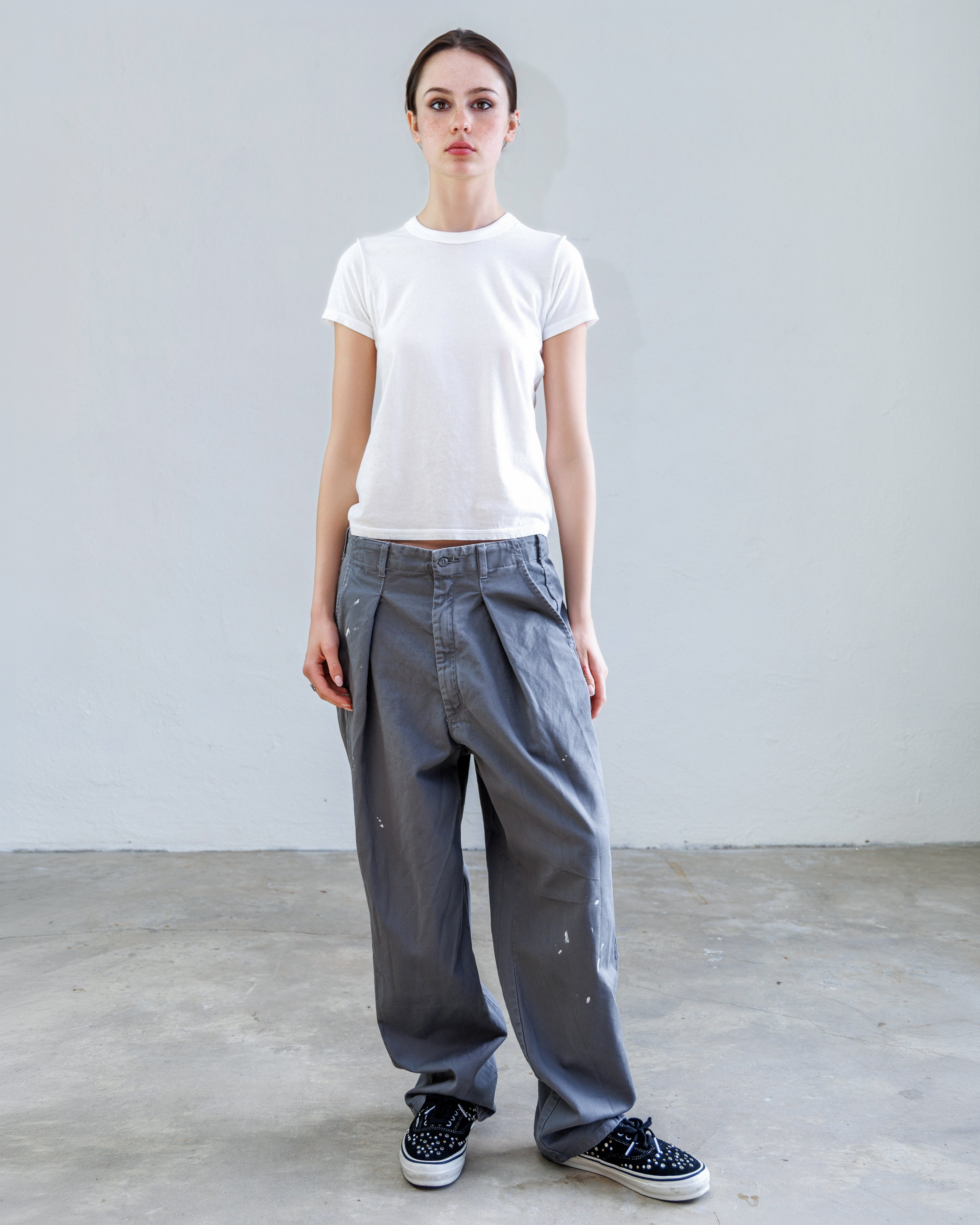 Corteiz Style Pleated Trouser 177 Cement detail 2