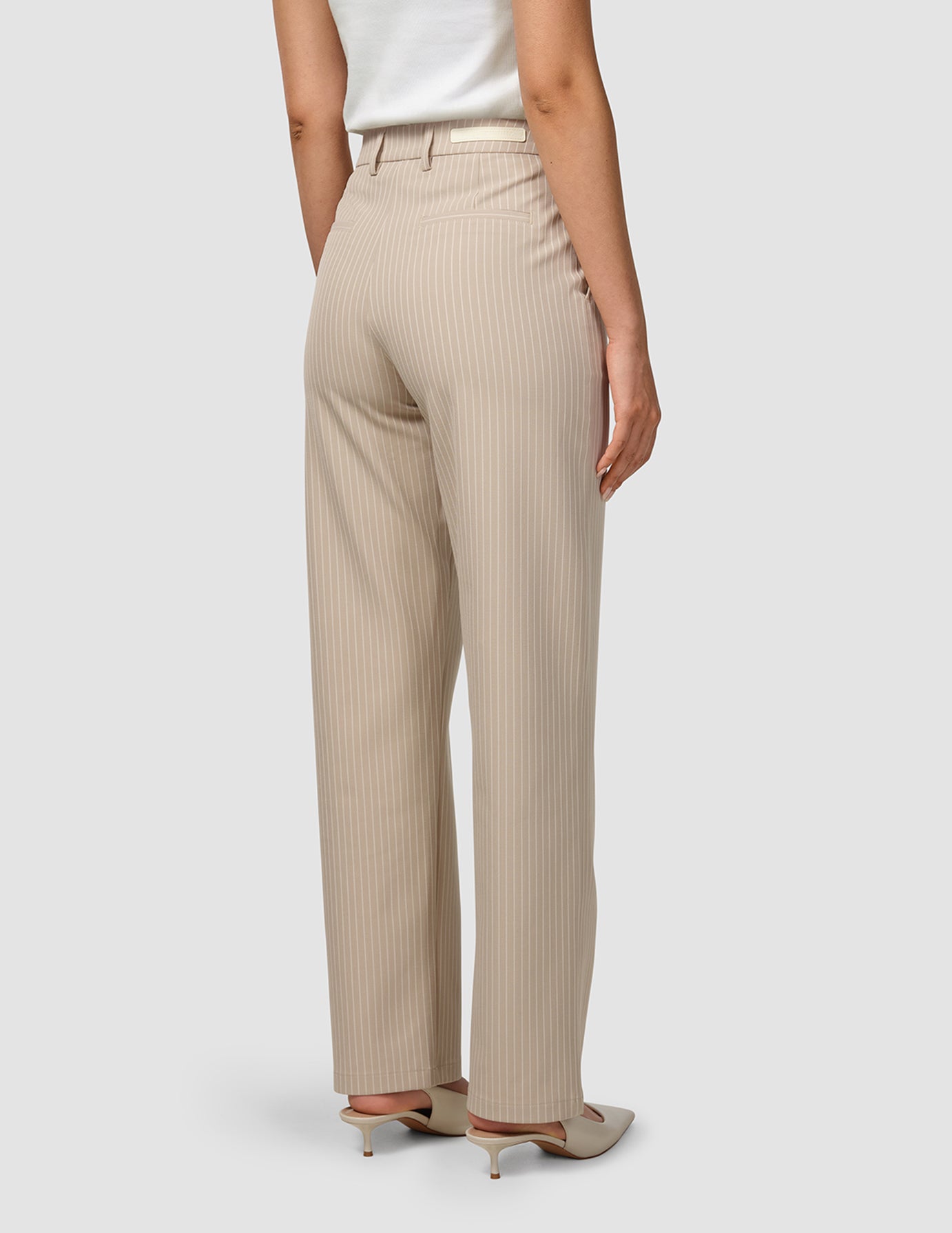 Essentials Style 874 Straight Pant 182 Sand detail 2