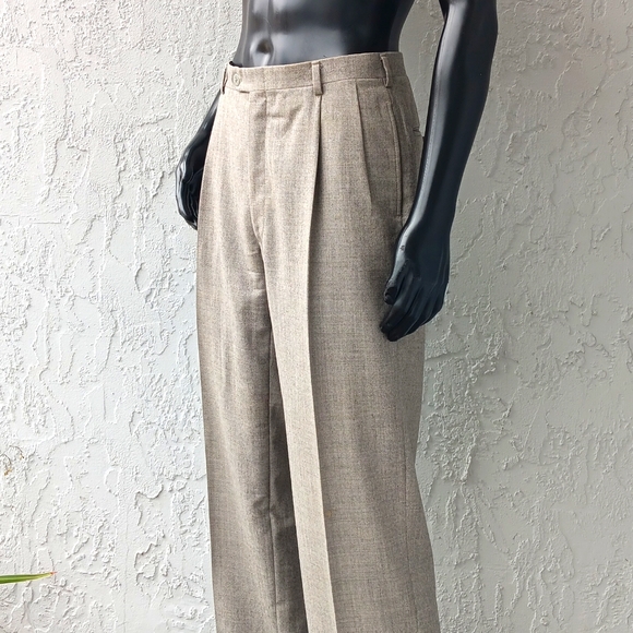 Dior Style Pleated Trouser 193 Stone detail 4