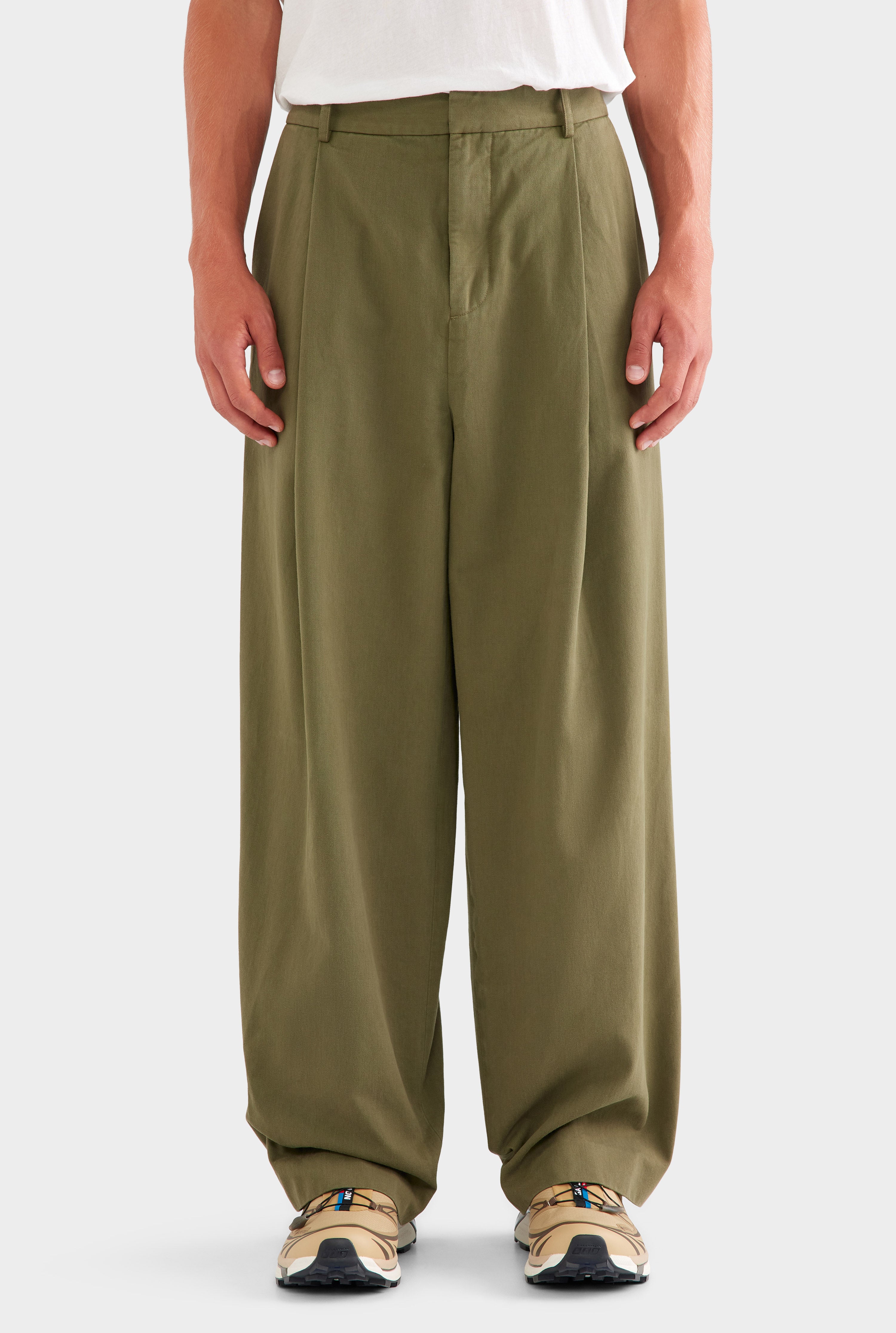 Essentials Style Pleated Trouser 217 Olive detail 4