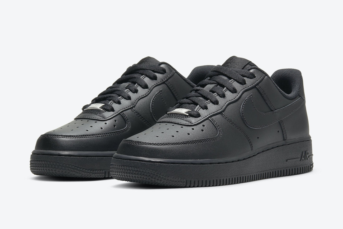 Yeezy Style Air Force 1 Low 32 Triple Black detail 3