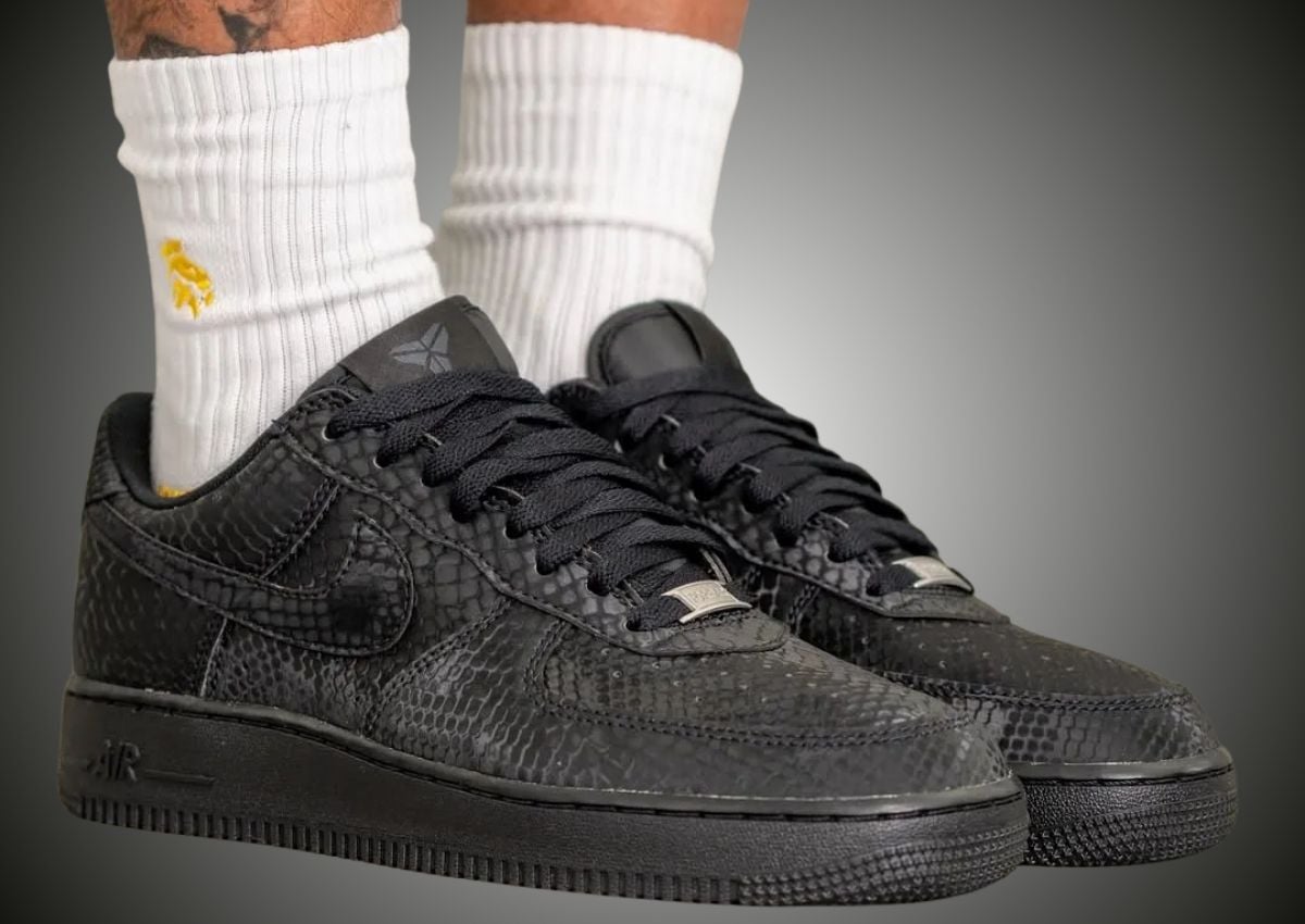 Yeezy Style Air Force 1 Low 32 Triple Black detail 4