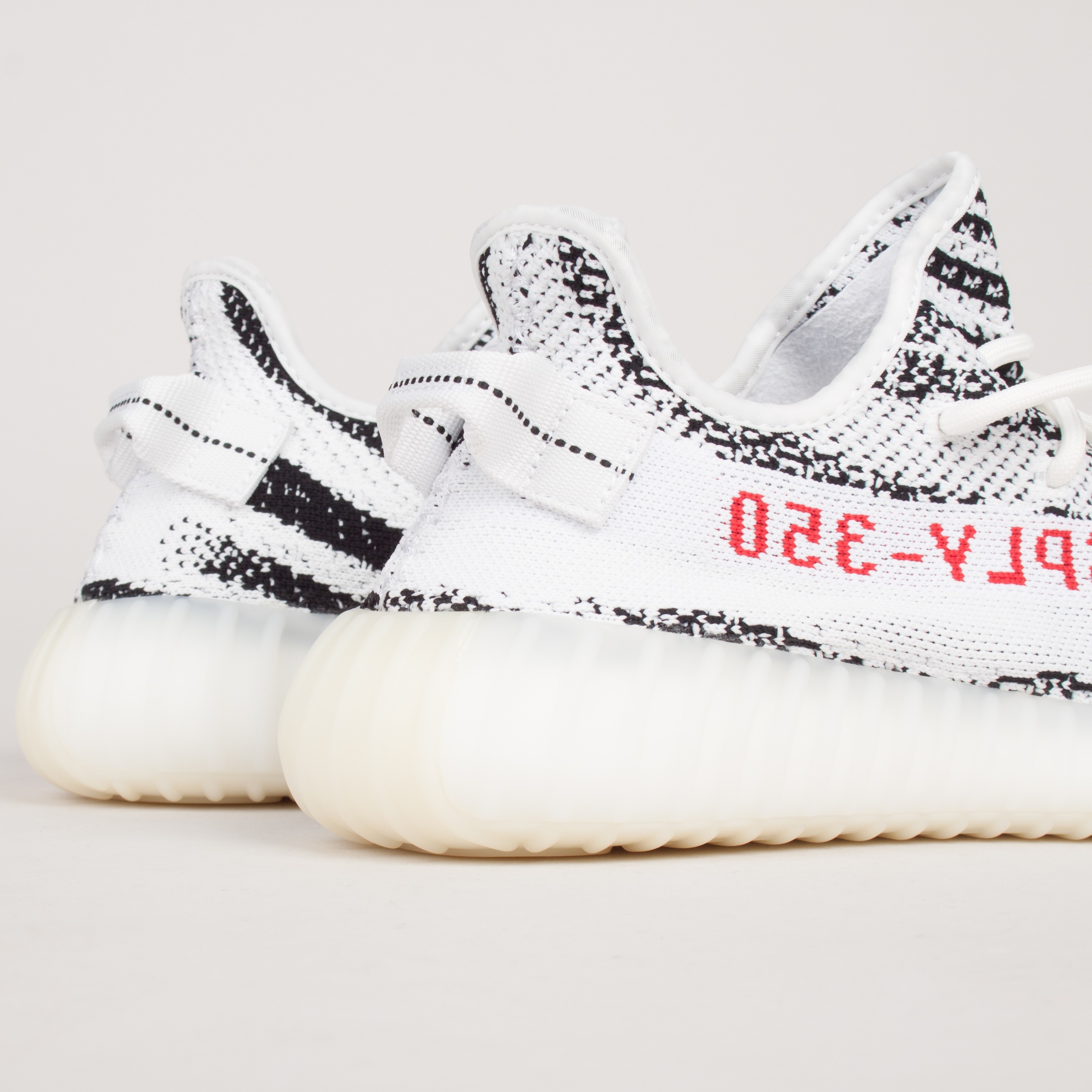 Yeezy Yeezy 350 V2 Zebra White / Core Black detail 3