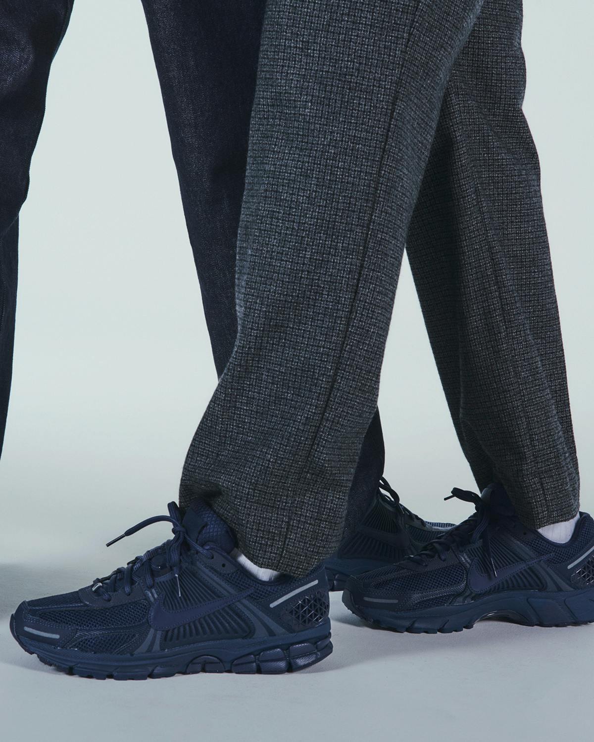 Louboutin Style Vomero 5 65 Navy detail 4