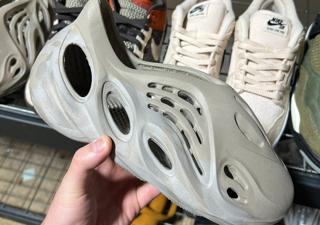 LV Style Yeezy Foam Runner 80 Grey Fog detail 3