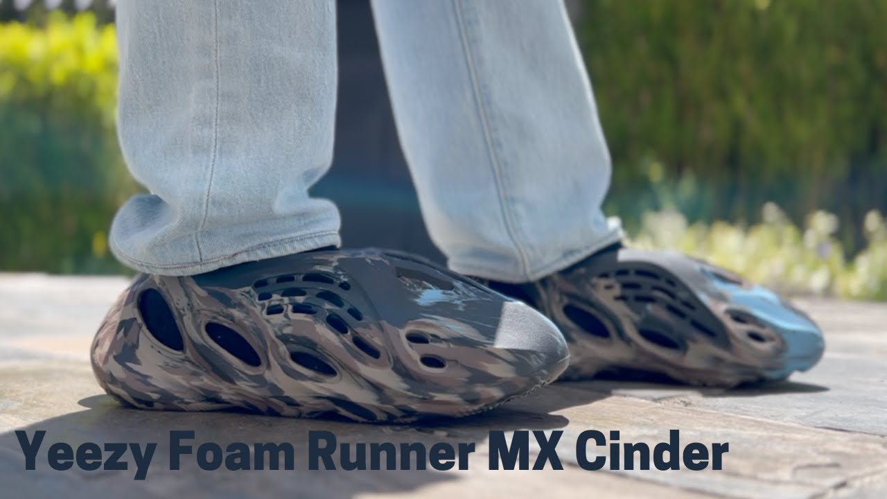 Yeezy Style Yeezy Foam Runner 81 Volt detail 3