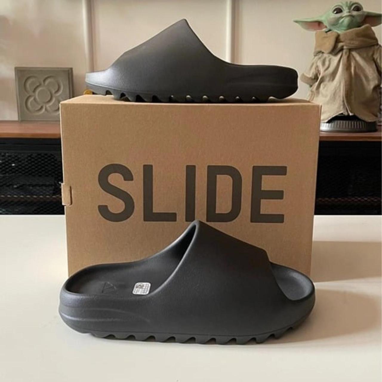 New Balance Style Yeezy Slide 88 Triple Black detail 4