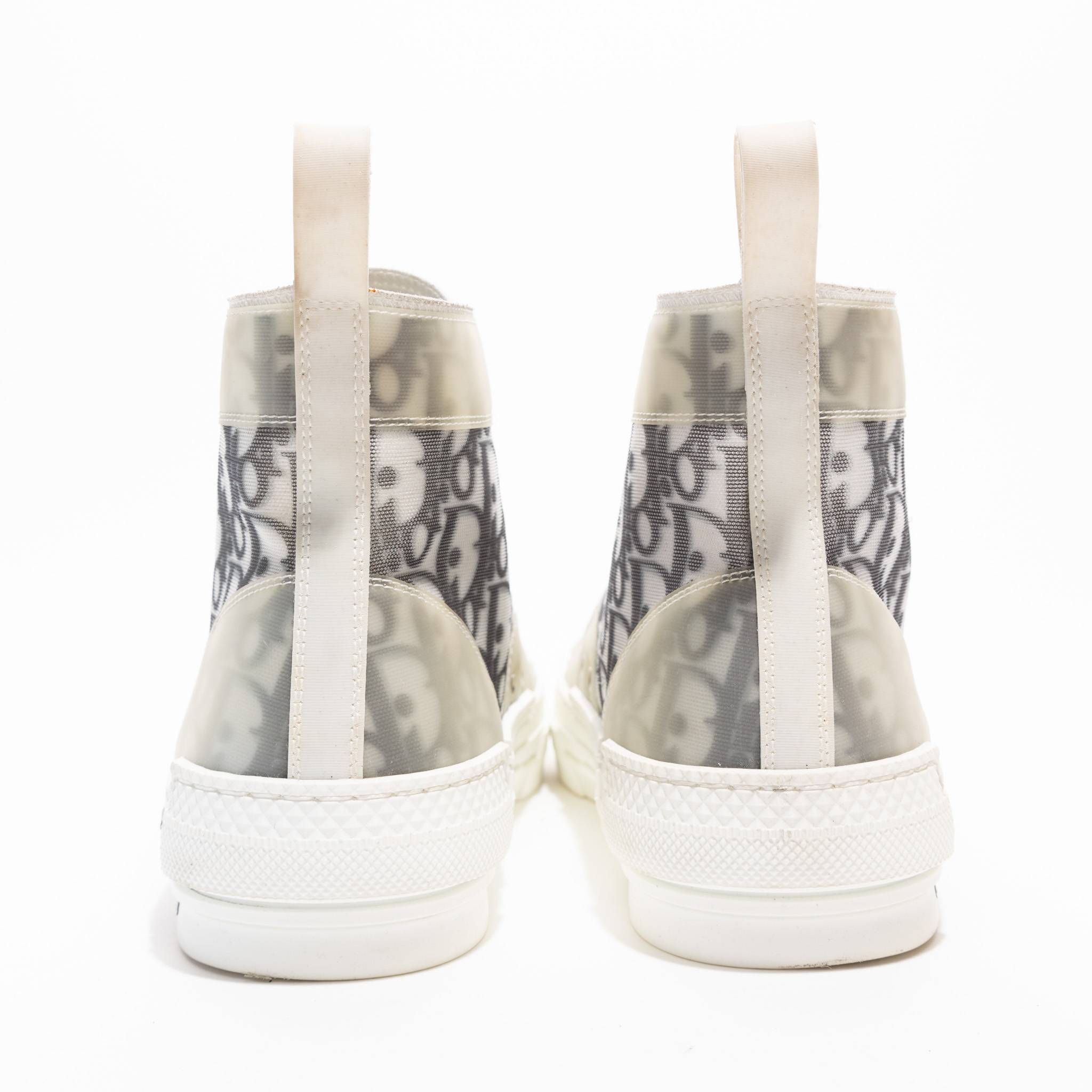 LV Style B23 Oblique 114 Beluga detail 2