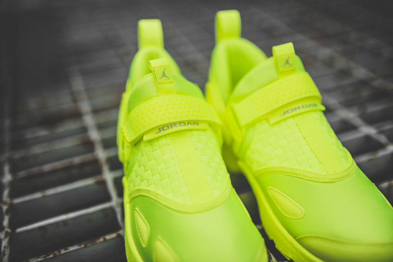 Jordan Style Bones Runner 93 Volt detail 3