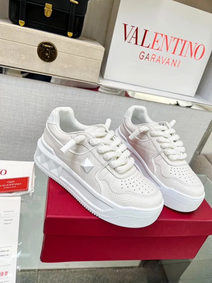 Valentino Style 9060 94 Chicago detail 3
