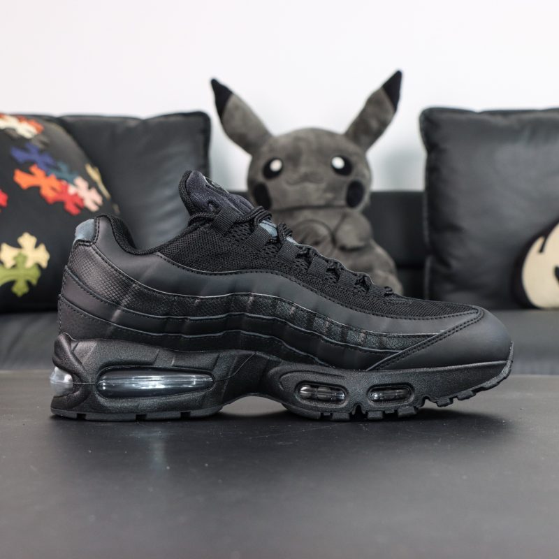 Valentino Style Air Max 1 95 Triple Black detail 2