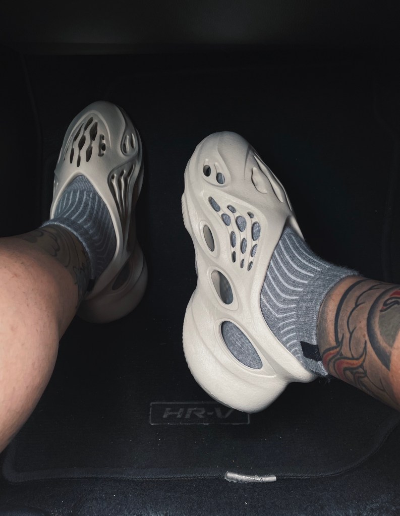 Yeezy Style Bones Runner 96 Sail detail 2