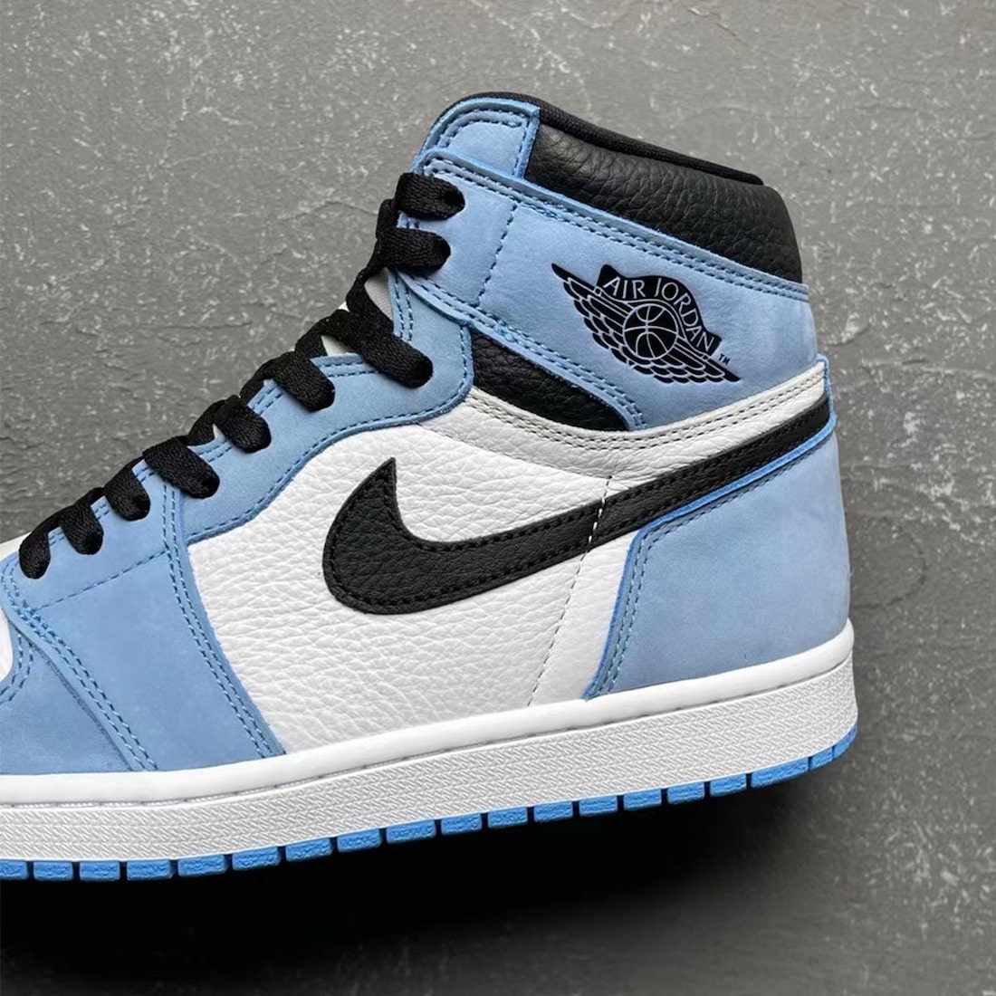 Ace Sneaker 100