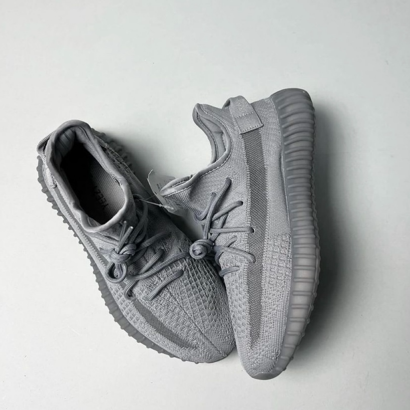 Hoka Style Yeezy 350 V2 108 Grey Fog detail 4